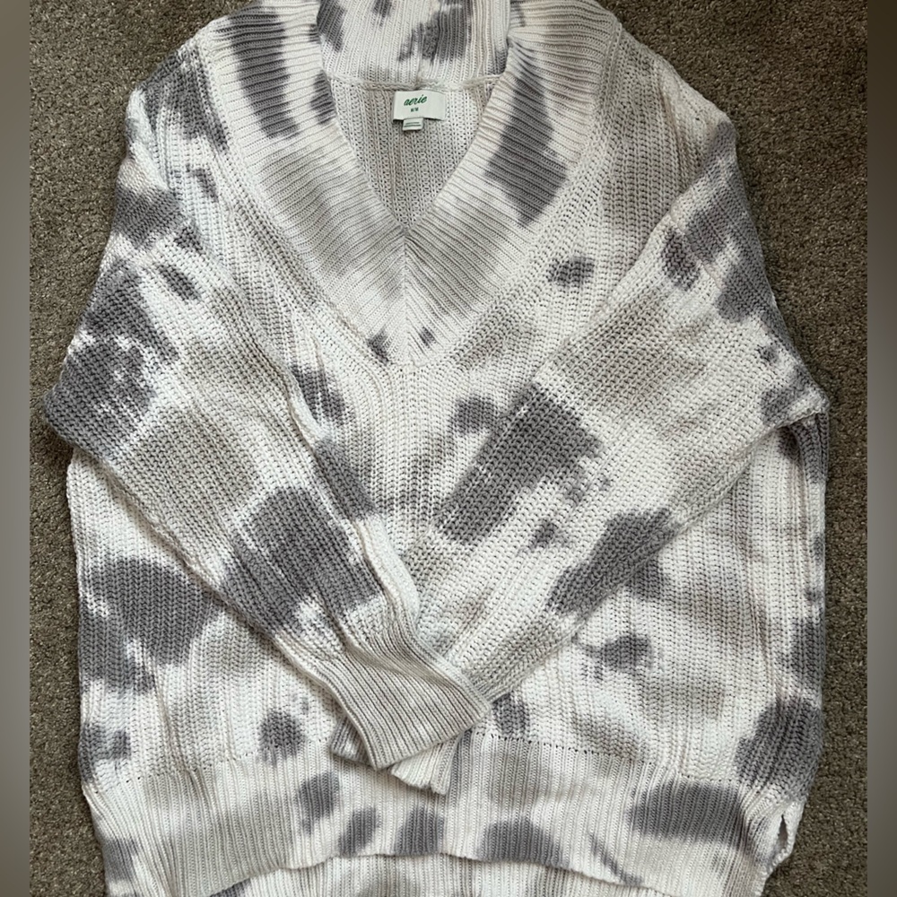 Arie v neck sweater M